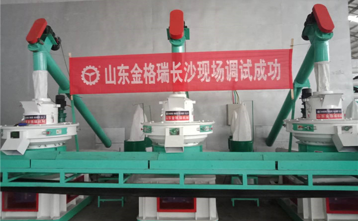 秸稈飼料顆粒機(jī)生產(chǎn)線長(zhǎng)沙客戶使用現(xiàn)場(chǎng) 秸稈飼料顆粒機(jī)生產(chǎn)線長(zhǎng)沙客戶使用現(xiàn)場(chǎng)