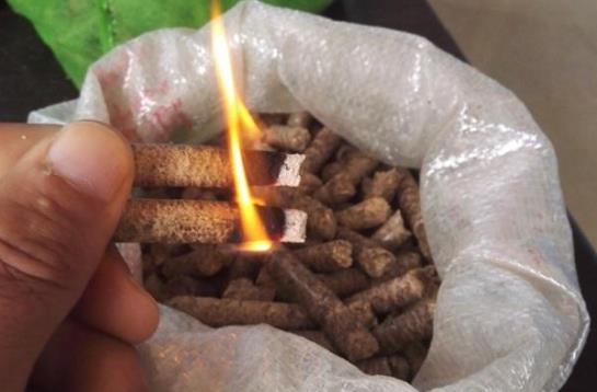 山東秸稈顆粒機顆粒燃料.jpg 山東秸稈顆粒機顆粒燃料.jpg