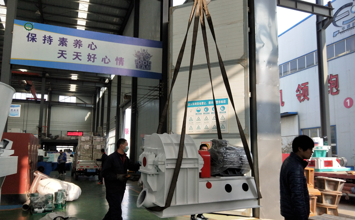 粉碎機裝車中.jpg 粉碎機裝車中.jpg