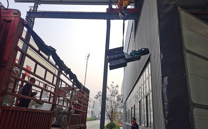 電機裝車中.jpg 電機裝車中.jpg