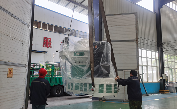 860木屑制粒機.jpg 860木屑制粒機.jpg