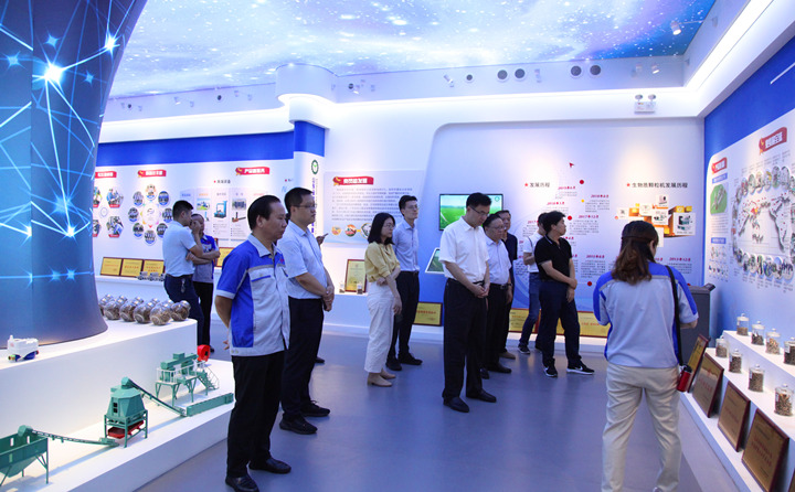 山東金格瑞機械有限公司,是一家專業(yè)從事生物質(zhì)燃料顆粒設(shè)備,有機肥顆粒設(shè)備飼料設(shè)備的生產(chǎn)廠家.JPG 山東金格瑞機械有限公司,是一家專業(yè)從事生物質(zhì)燃料顆粒設(shè)備,有機肥顆粒設(shè)備飼料設(shè)備的生產(chǎn)廠家.JPG