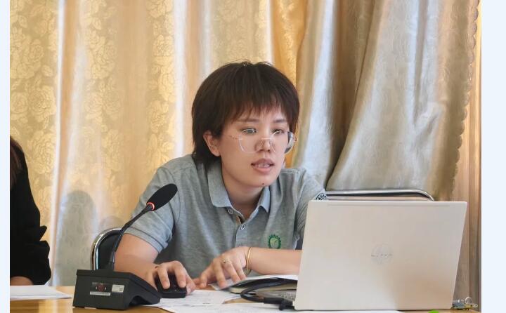 會上,辦公室主任李昌鳳公布過去一段時間的銷售數(shù)據(jù),包括銷售額、銷售數(shù)量、客戶反饋等。.jpg 會上,辦公室主任李昌鳳公布過去一段時間的銷售數(shù)據(jù),包括銷售額、銷售數(shù)量、客戶反饋等。.jpg