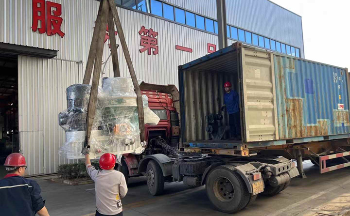 巴西客戶訂購的中國山東金格瑞生物質顆粒機設備已裝車完成.jpg 巴西客戶訂購的中國山東金格瑞生物質顆粒機設備已裝車完成.jpg